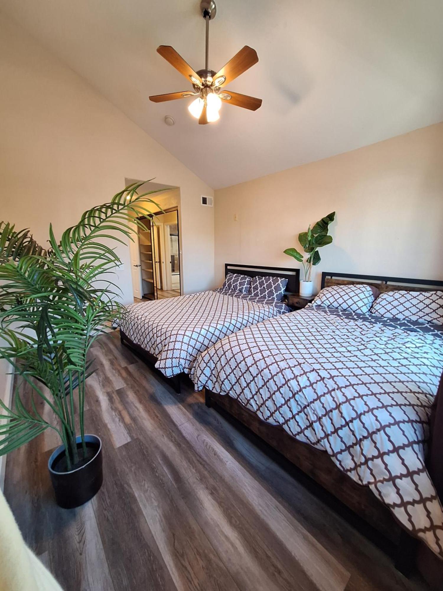 Vacation Two Bedroom La Jolla Luxury Condo Apartment San Diego